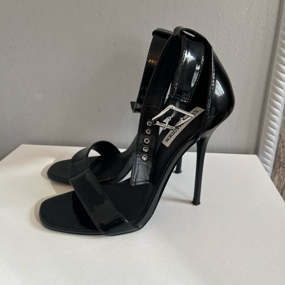Steve Madden - Beginning Black Patent Stiletto Buckle Heels - 7M - Picture 3 of 6